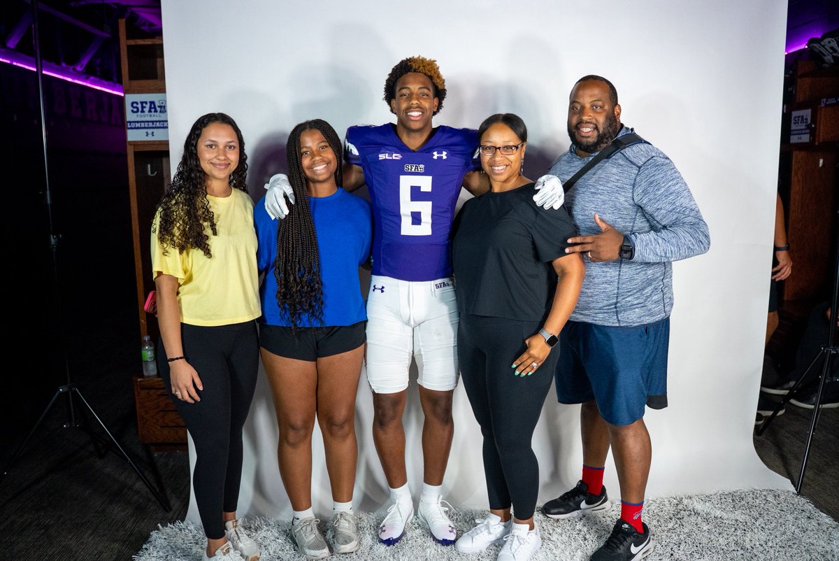 LamelSwanson's tweet image. I had an amazing time in  Nacogdoches, TX this weekend! Thank you to all the coaches I met for the great hospitality! @CoachNikNelson @SFA_Football @RecruitAledo @TXRecruits @Recruit_DFW @TheUCReport @dctf @TXTopTalent @CoachHodge29