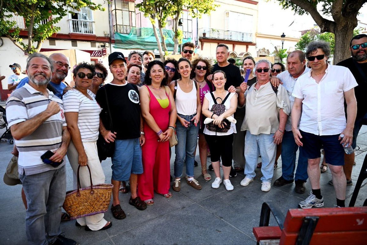 Hay algo que me sorprende siempre de la lucha del metal en Cádiz. Hace 4 años lo vivimos igual y es la fraternidad que genera entre una inmensa mayoría de gaditanas, el sentido de comunidad.
Gracias a quienes trabajan desde el territorio.
La lucha sigue ✊🏽