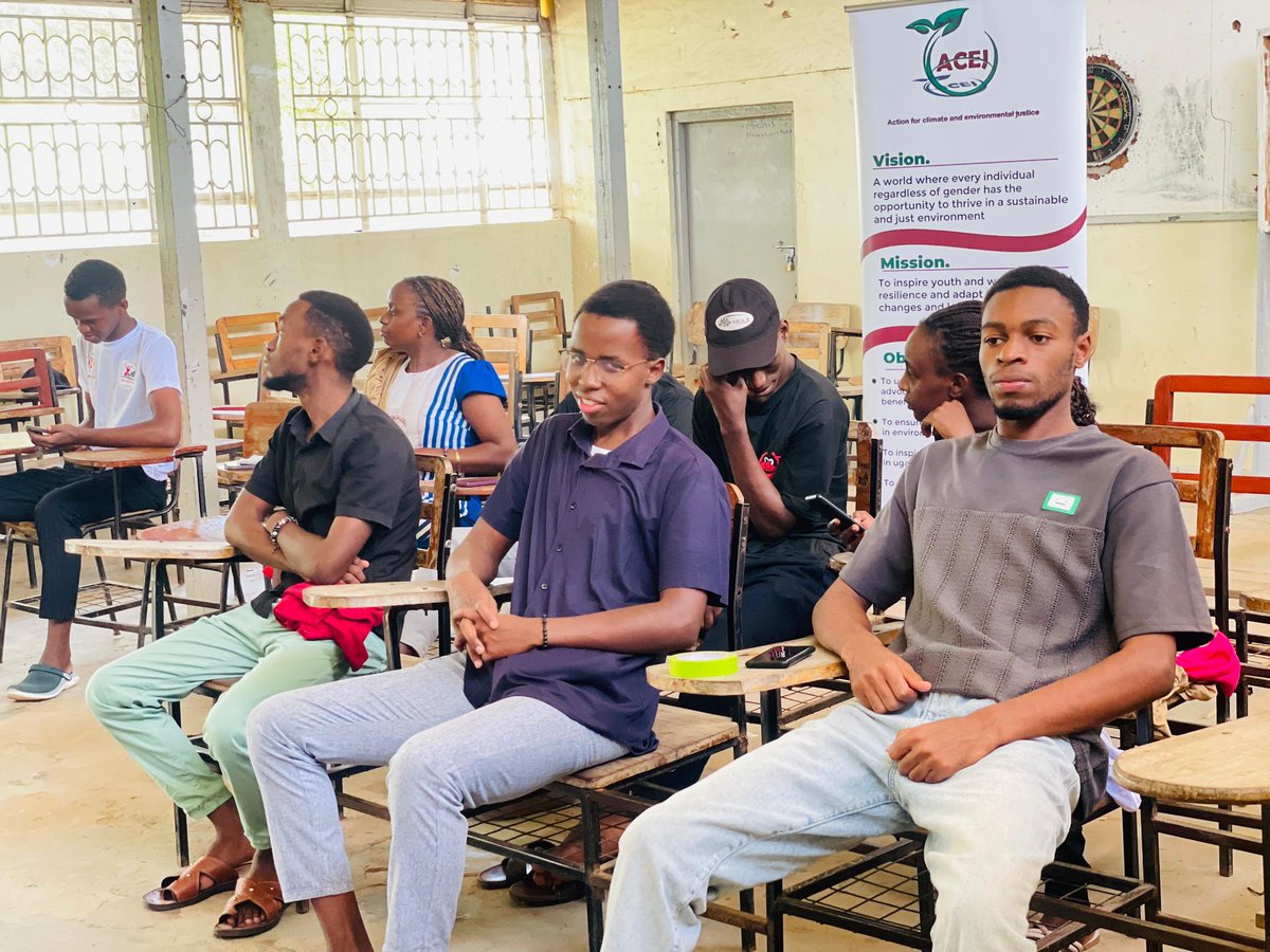 ACEJUganda's tweet image. Join the fight against climate chaos! today. 🌍 University students raised their voices with #StopEACOP to demand an end to funding climate destruction. Let's build a sustainable future together! #ClimateActionNow #GreenMovement #stopeacop #CleanEnergy