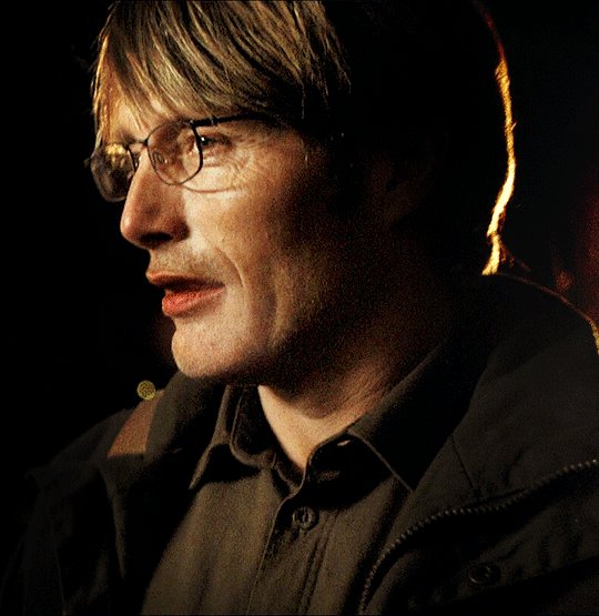 he's GORGEOUS, i'm going bonkers