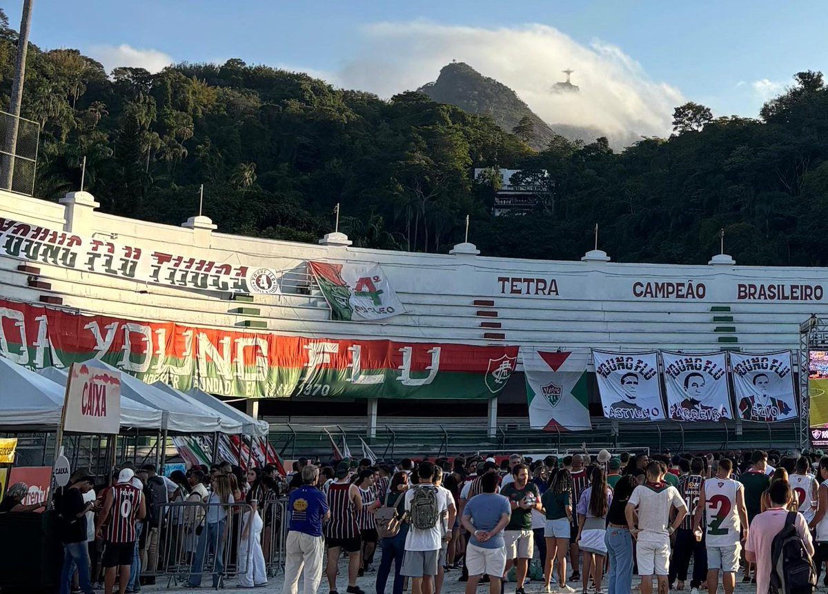 O melhor clube do RIO DE JANEIRO, do mundo, e sua maior expressão popular, o GRÊMIO RECREATIVO SOCIAL E CULTURAL TORCIDA ORGANIZADA YOUNG FLU DO FLUMINENSE FOOTBALL CLUB, que segue o tricolor aonde ele jogar, haja o que houver, desde 1970. 🤜🏻🤛🏻
 NINGUÉM HÁ DE VÊ-LA MORRER! 🇭🇺