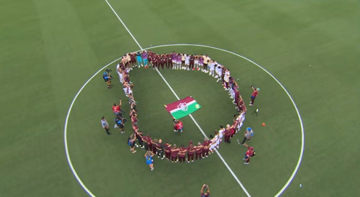 duendedoflu's tweet image. Roda de oração do Fluminense.

Deus é tricolor, o morador de rua que entrou no quarto do Ignácio nos abençoou. GLÓRIA A DEUS!