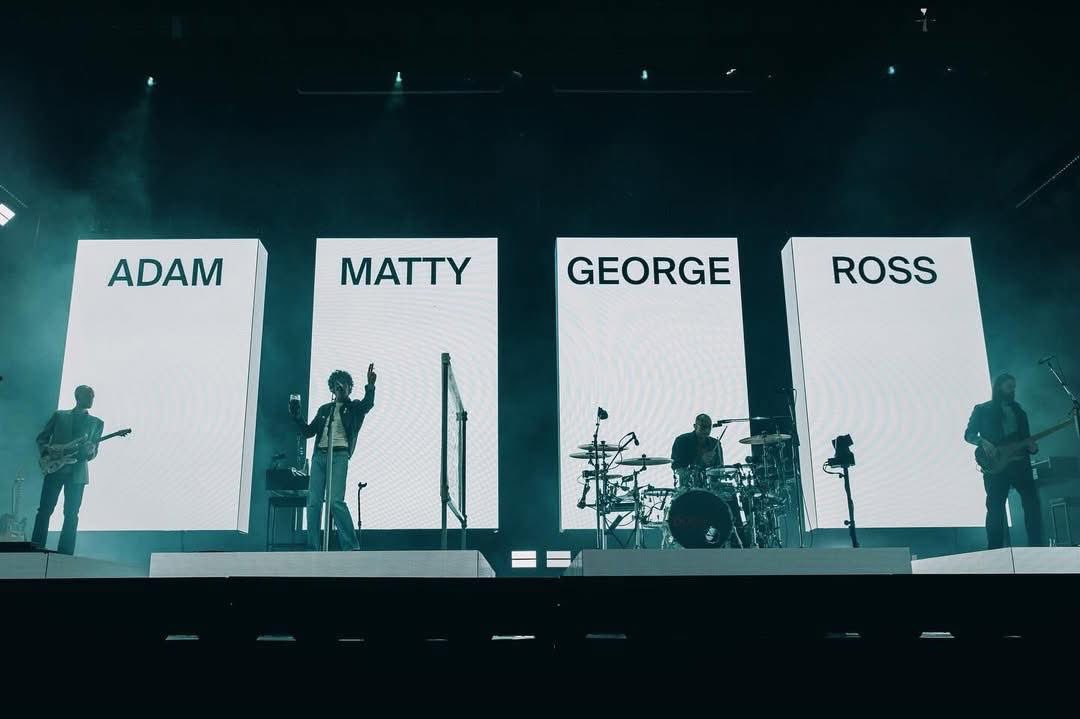 O show completo da The 1975 no Glastonbury 2025, já está disponível no nosso Drive. 

🔗 drive.google.com/drive/folders/…