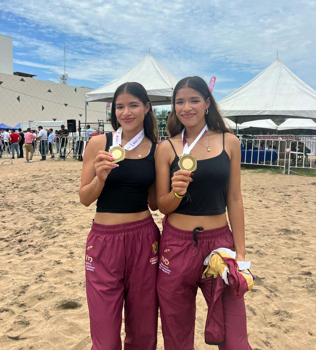BorregosQRO's tweet image. 🥇🥇🥇 🏐 Nuestras estudiantes y jugadoras de Voleibol de Playa, Vanessa Chay y Giselle Chay, lograron la presea dorada por tercer año consecutivo en los Juegos CONADE (Olimpiada Nacional) representando a Veracruz, su estado natal. 🐏

#OrgulloBorrego #OrgulloTec #BorregosQRO