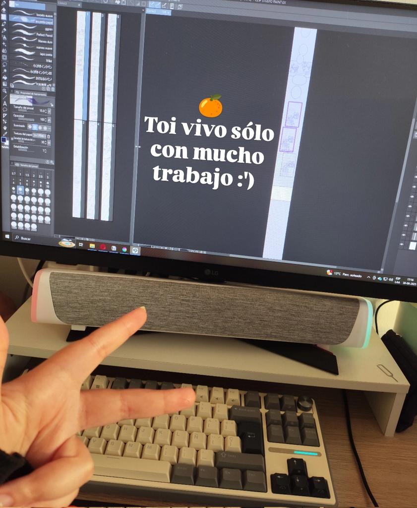 Ay sigo vivo sólo que con mucho trabajo :'3 estoy en medio de varias entregas de mis cómics y collabs, no he tenido tiempo para dibujar cositas de Dogman ipipipi, Pero se acercan mis mini vacaciones, ojalá ahí tenga un poquito más de tiempo
😭🫶 volveré chiquillos lo juro