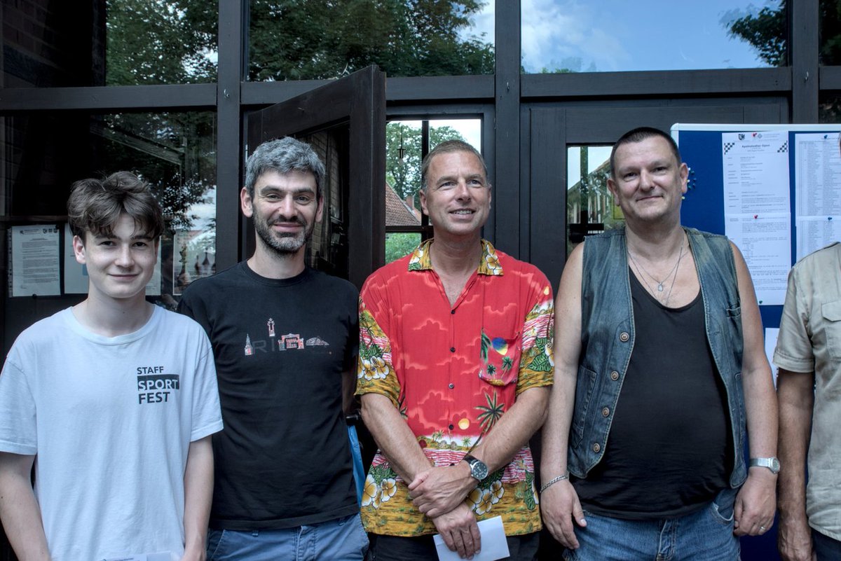 IM Ilja Schneider gewinnt NSV Rapid Rumble in Apelnstedt

📸 Siegerehrung in Apelnstedt, v.l.n.r.: FM Nikita Nechitaylo (4. Platz), Im Ilja Schneider (Sieger), Fredrik Polenz (2.), Dirk Weber (3.) (Quelle: Henning Lüders)

Info: nsv-online.de/2025/06/im-ilj…

#schach