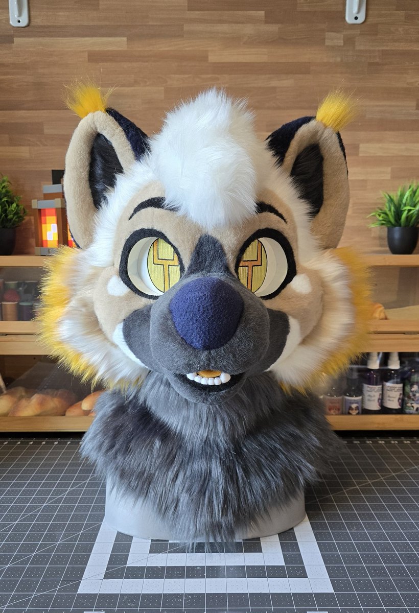 BakeryFursuits's tweet image. Here&apos;s a look at our newest and first Hyena member, Yapper✨️!
🌼: @YippYappWear 

#furry #fursuit #fursuitmaker