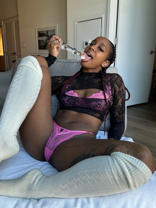 Watch Midnight SG's leaked NSFW photo on TwXstars