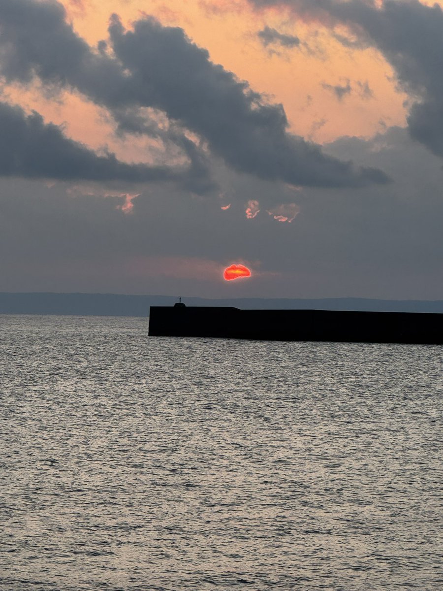離島だから楽園ではない
夕マヅメと朝マヅメやってるけど…

気持ちいいからヨシとしよ！

#ショアジギング
#クロスライド 3G