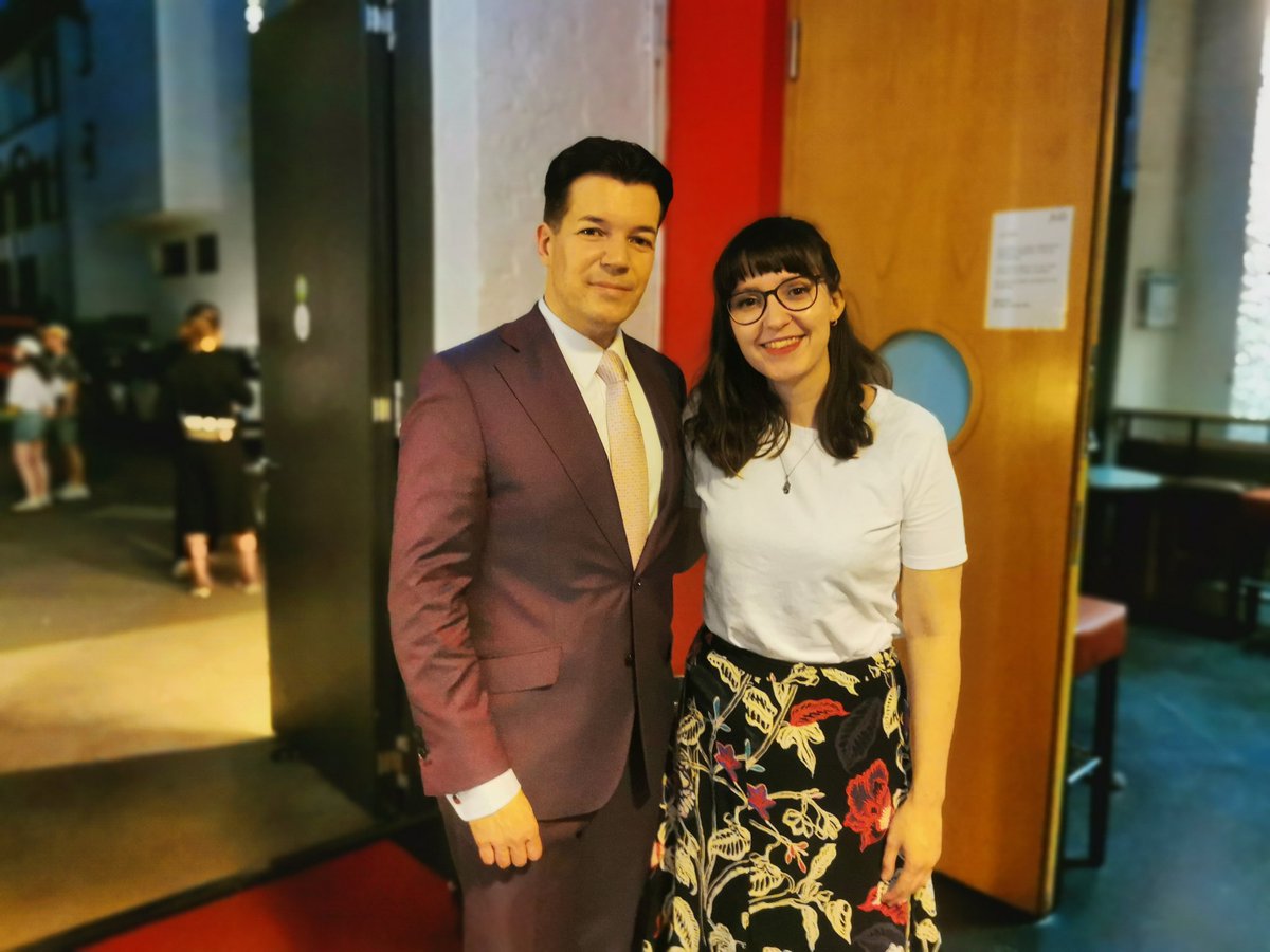 Adorno im Kopf, Dolly im Herzen.

(Neulich war ich endlich mal beim Live-Salon in Frankfurt. Es war auch sehr nett, einige von euch kennenzulernen.)