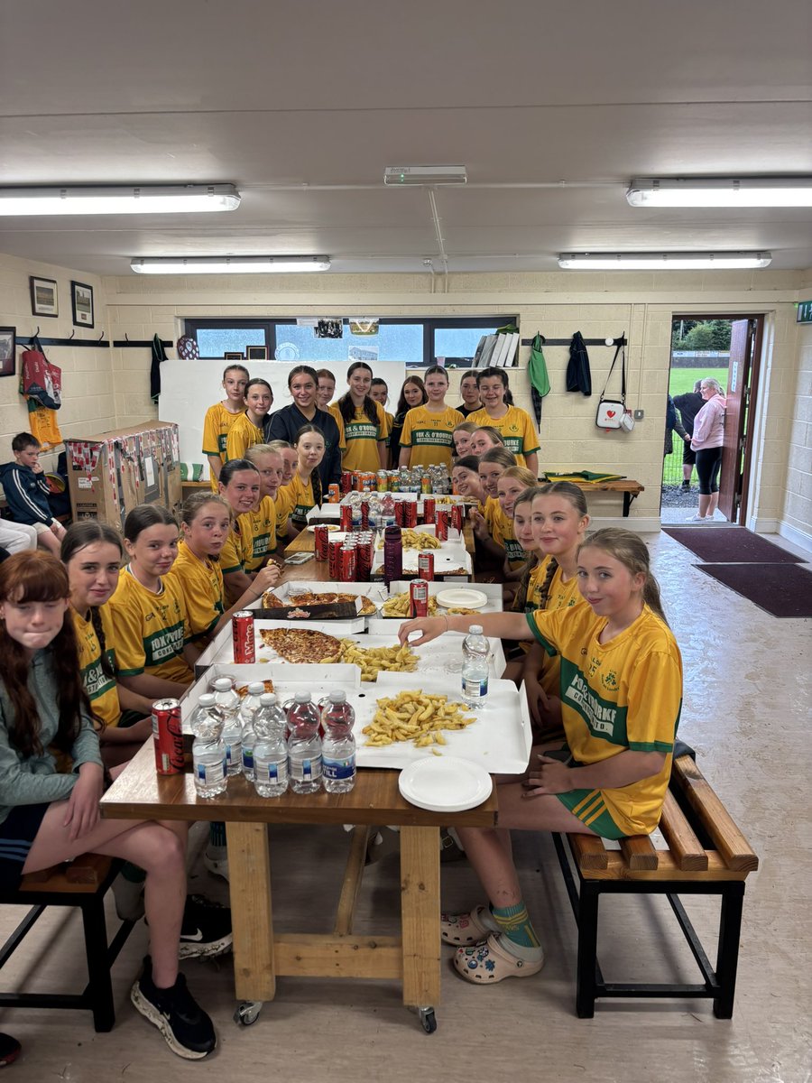 Congratulations to our brilliant under 16s on winning the county league final tonight against a fine Pallasgreen team. Well done to the girls who played great football and showed excellent teamwork. Thanks to Mike Fox, Mike Browne and T Ryan 🎉🎉👏👏