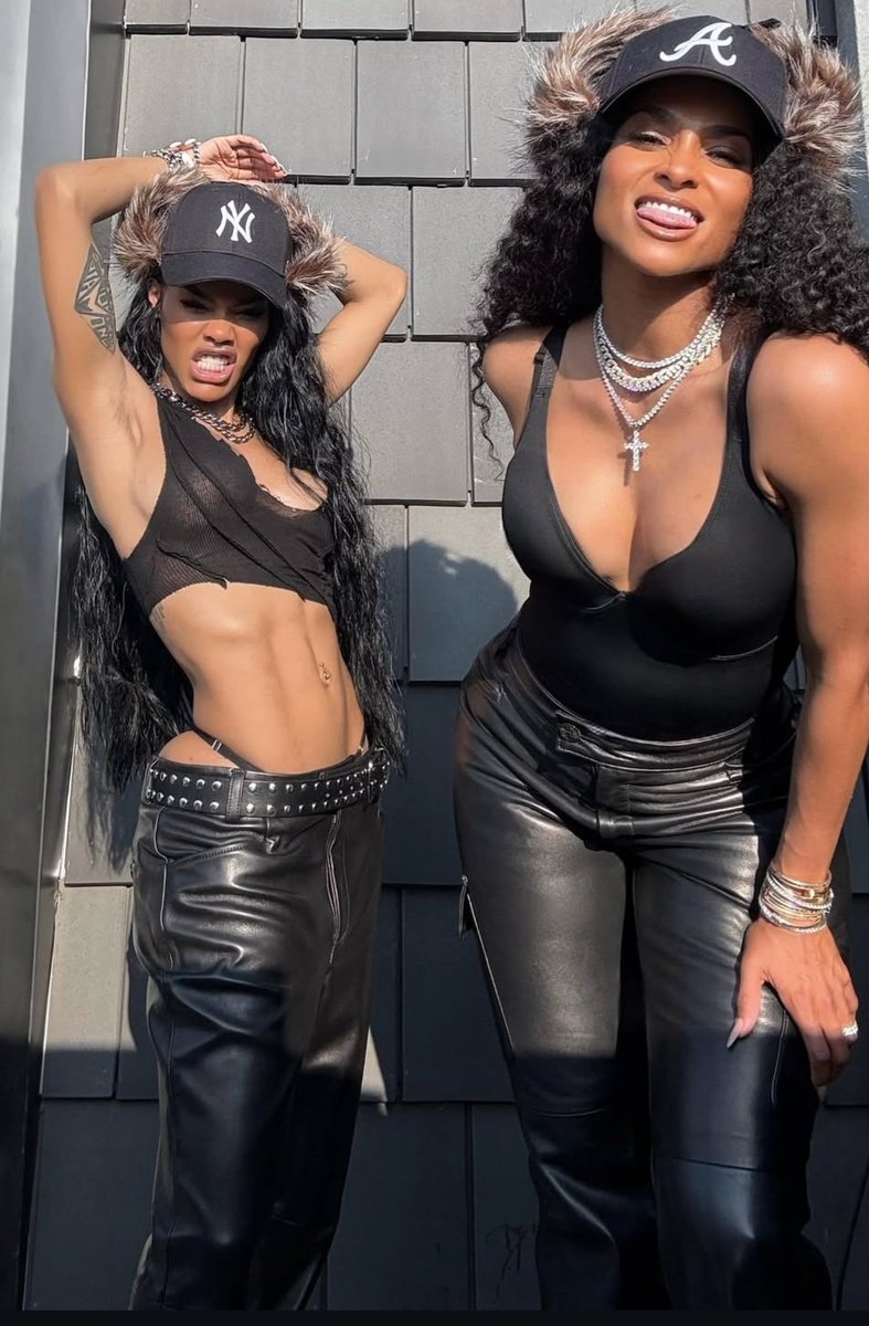 TeyanasWorld's tweet image. When NY & ATL meet 🔥🔥🔥
#Ciara #TeyanaTaylor