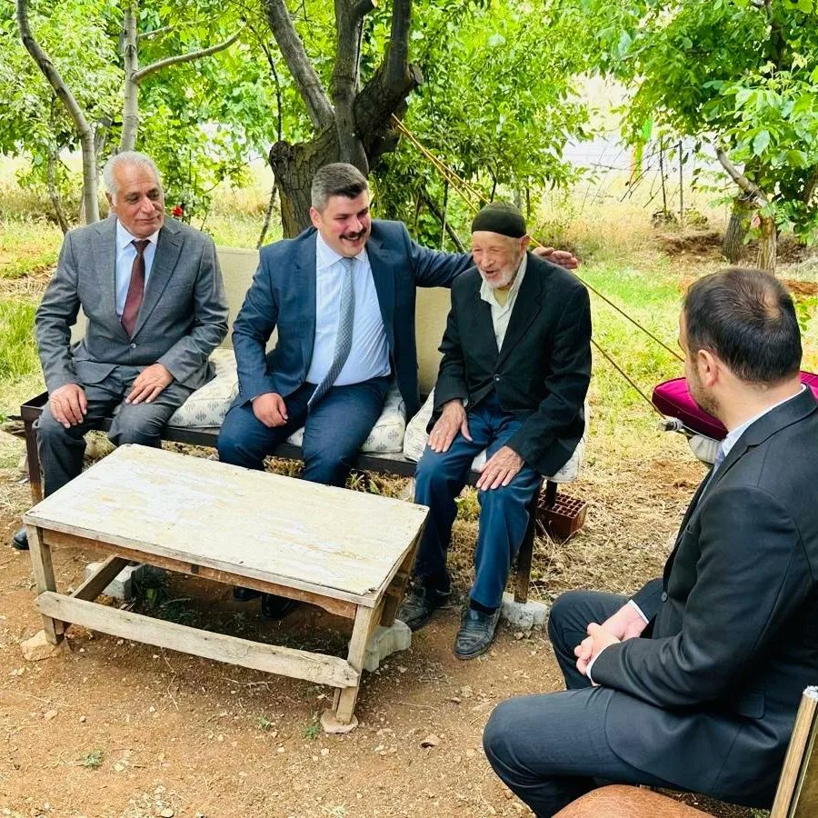 İlçe Kaymakamımız Sayın Muhammed Enes ÇIKRIK, göreve başlamasının ardından ilçemiz Kayabeyli Köyü sakinlerinden 96 yaşındaki Resul BEYDEMİR’i ikametinde ziyaret etti.