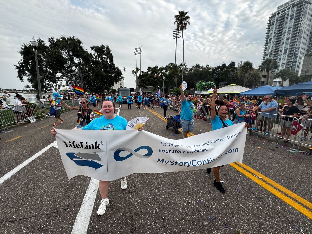 LifeLinkFL's tweet image. What an unforgettable day at the 2025 St. Pete Pride Parade! 🌈 Our team showed up in full force. We’re proud to stand with the community to celebrate life, inclusion, and the power of giving! 💙
#LifeLinkInfinity #YourStoryContinues #Pride2025