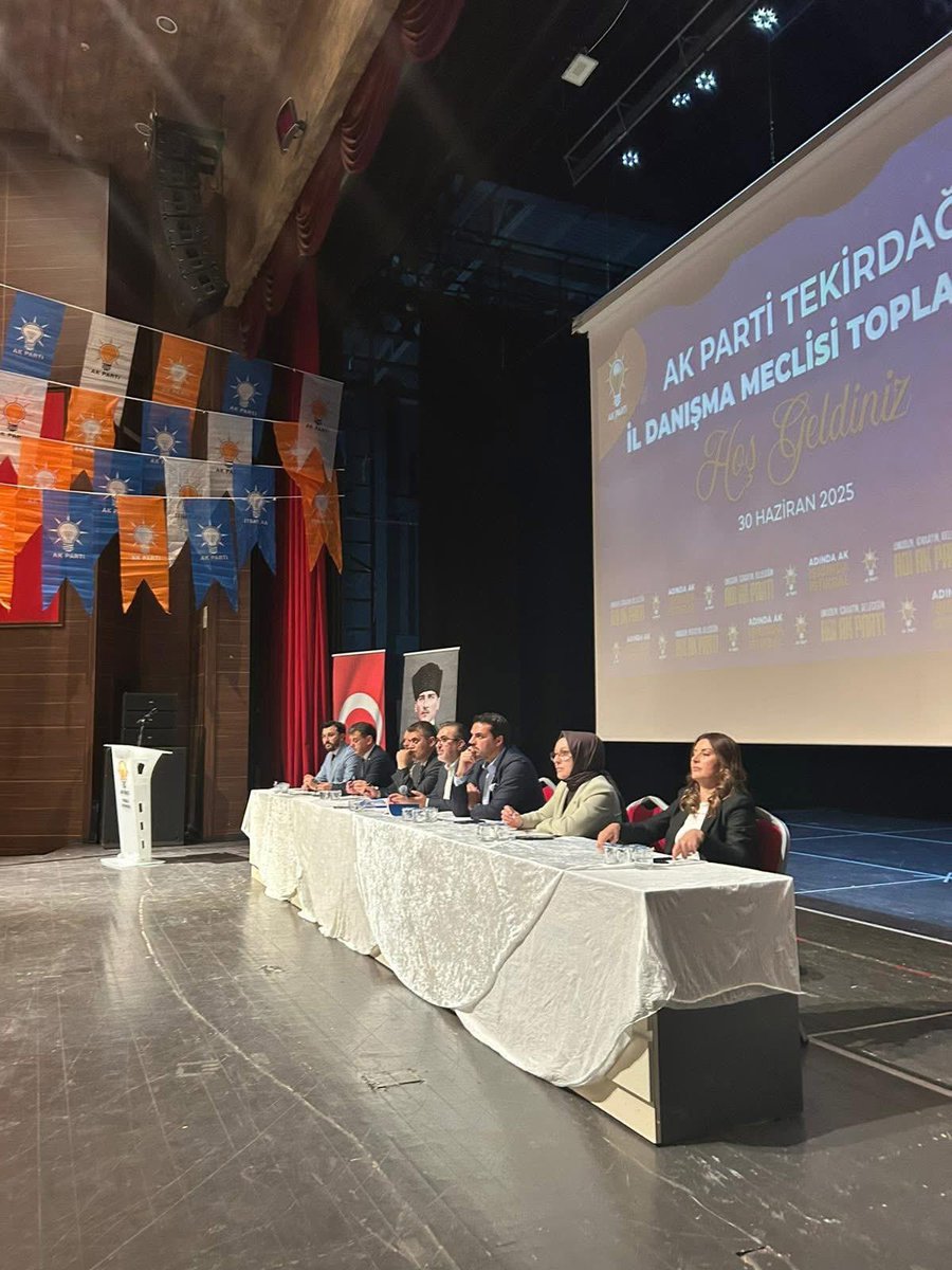 AKGencTekirdag's tweet photo. 📍TEKİRDAĞ
İl Koordinatörümüz Sn. Adem Yıldırım liderliğinde, İl Başkanımız Sn. Ali Gümüş ev sahipliğinde İl Danışma Toplantımızı gerçekleştirdik.
2028 vizyonumuzu, teşkilat çalışmalarımızı istişare ettik.
Birlikte daha güçlü, birlikte Tekirdağ! 🇹🇷 https://t.co/YhkdZx3bMb