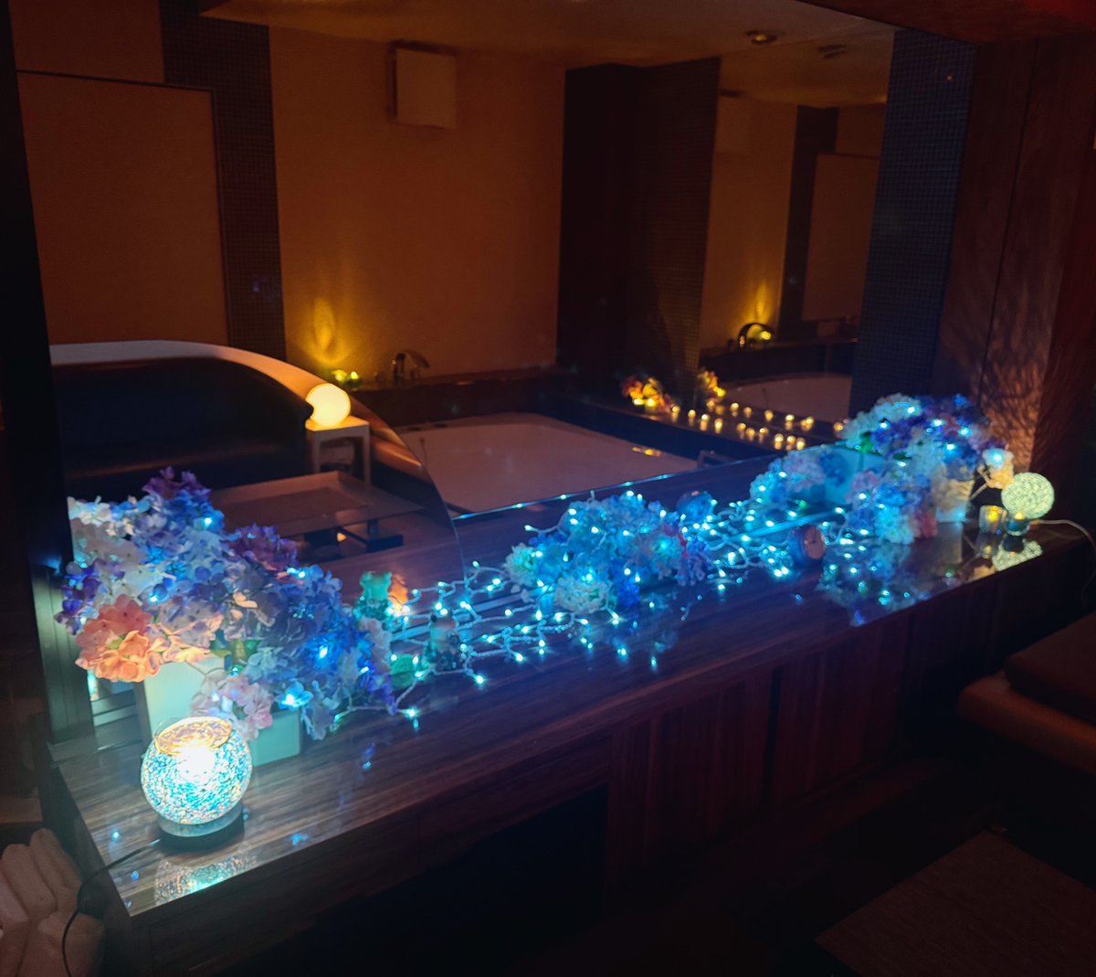 【 1年7ヶ月ありがとうございました✨ 】

昨日6月30日、約1年7ヶ月お世話になった雄琴プルプルプレミアムを退店いたしました。

最終日、寂しい気持ちになるかと思いきや、温かいやりとりの連続で、お別れなんて何にもなくて✨
逆にたくさんの人達との仲が深まるというハッピーな日になりました🥰