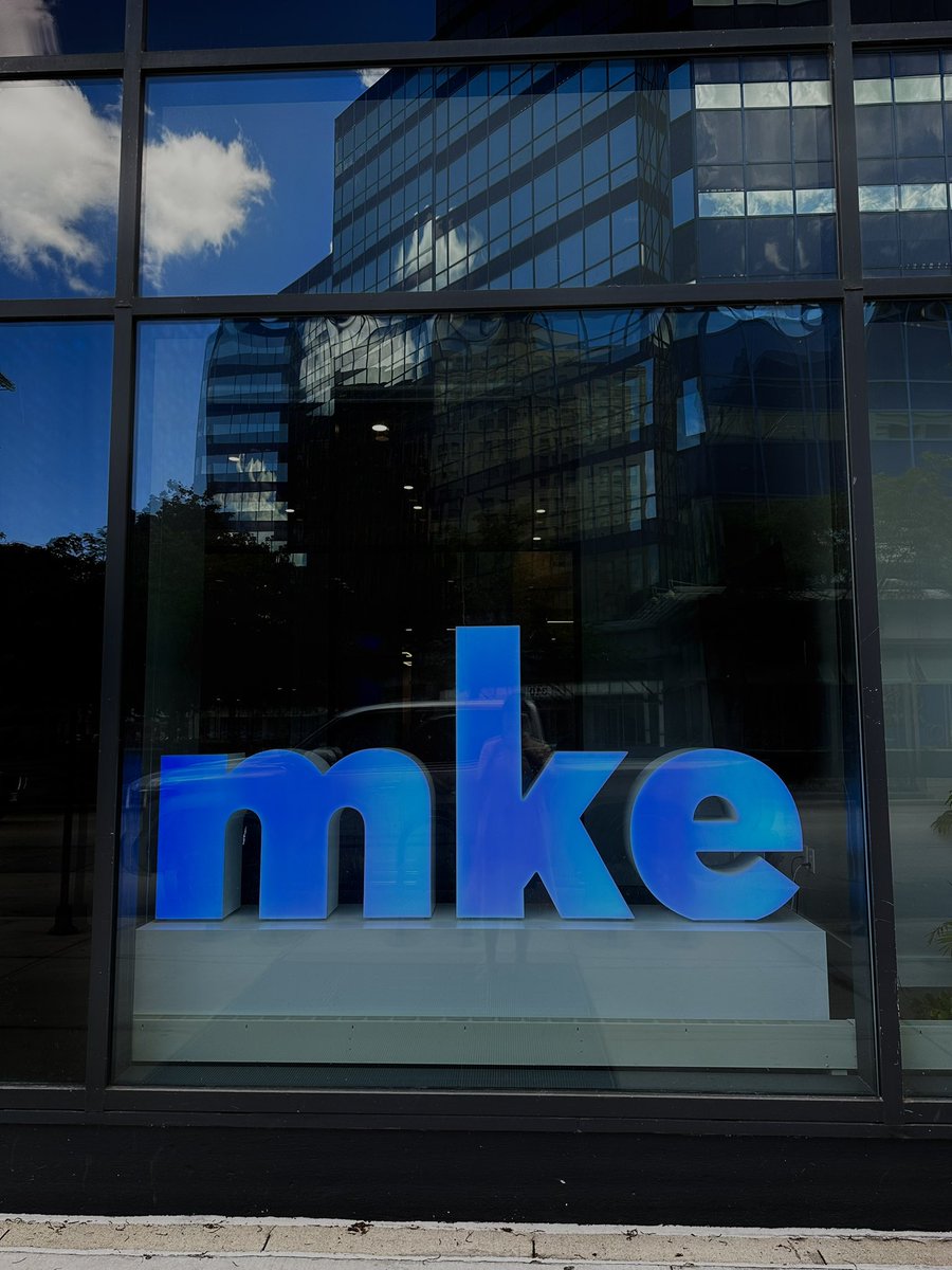Milwaukee shines blue in honor of Officer Kendall Corder 💙

Milwaukee Downtown and community landmarks are lit in remembrance of Officer Corder, whose courage and dedication to the Milwaukee Police Department will never be forgotten. 

Our hearts are with his loved ones and the