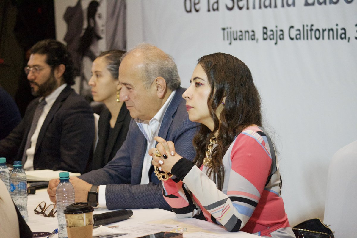 Hoy, acompañado del equipo de la Secretaría del Trabajo y Previsión Social, encabecé el Foro para la Implementación de la Semana Laboral de #40Horas en Tijuana, Baja California, donde tuvimos oportunidad de dialogar con personas trabajadoras y empleadoras y empleadores del