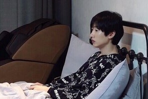 eli_hyukjaemin4's tweet image. Veo a las chicas de los otros países contentas y luego estamos nosotros 😭 esto debería ser emocionante porque ellos regresan por segunda vez este año con el SS10 pero no😔mil veces te odio Ocesa

#Ocesa가격공개해SS10 
#OcesaAnunciaPreciosSS10 
SIN PRECIOS NO COMPRAMOS