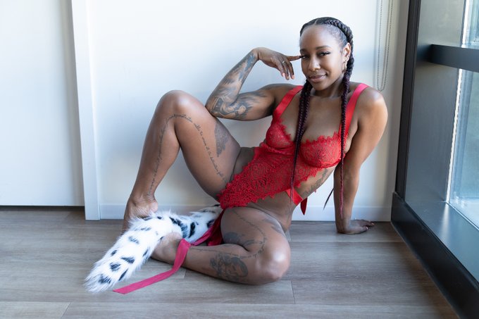 Watch Midnight SG's leaked NSFW photo on TwXstars