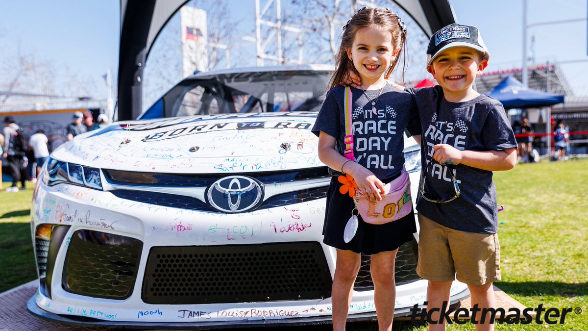 Kids love the 𝙑𝙍𝙊𝙊𝙈! 💨 #NASCARatCOTA