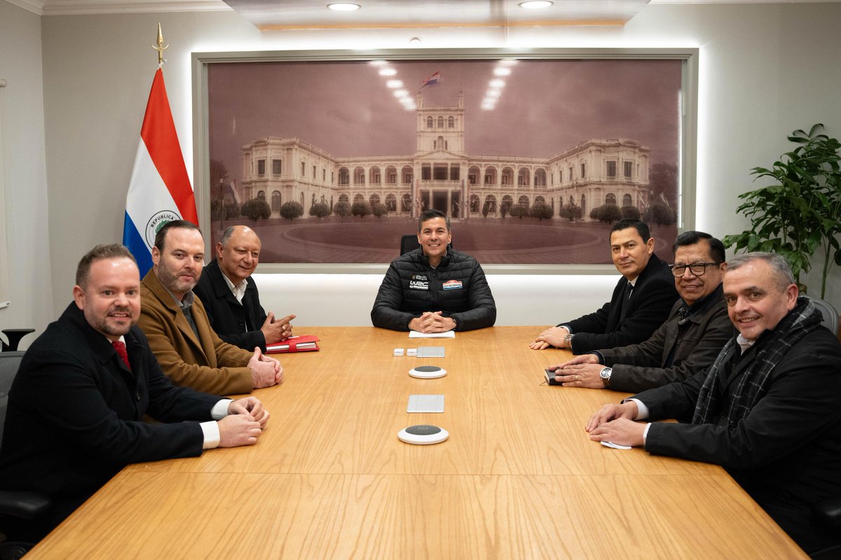 Reunión clave para el Departamento Central 🇵🇾

Esta tarde nos reunimos con el presidente Santiago Peña y autoridades nacionales para tratar temas prioritarios y varios proyectos que beneficiarán directamente a las familias del Departamento Central.