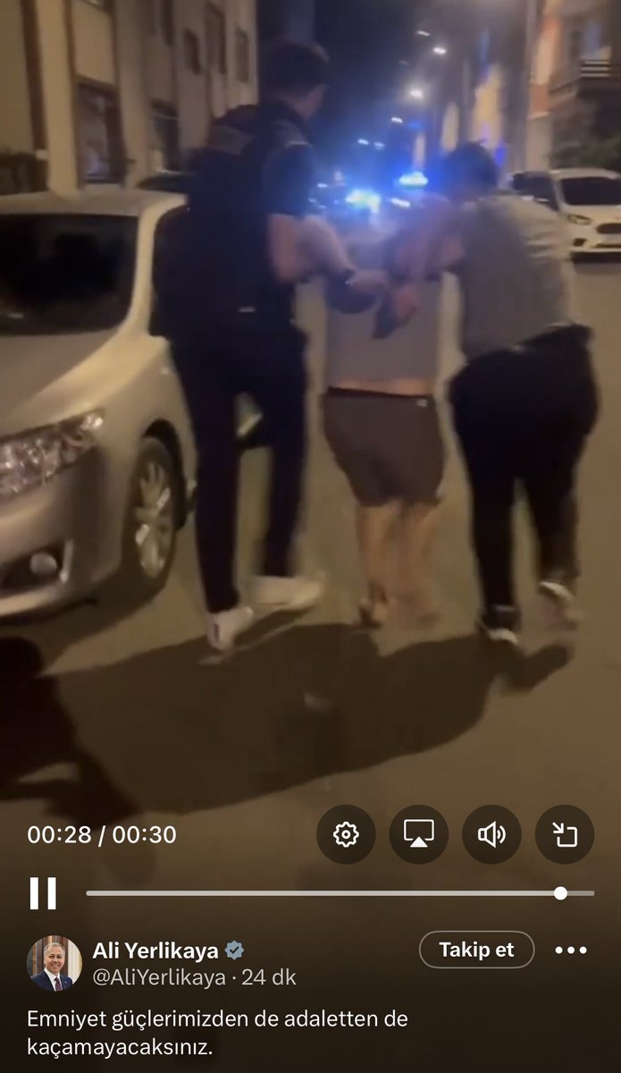 gokhanvots's tweet photo. İçişleri Bakanı bile çıplak ayakla gözaltına almayı gururla paylaşıyor. Sonra da işkence yok diye masal anlatıyorlar. https://t.co/ZAtzUAH8pw