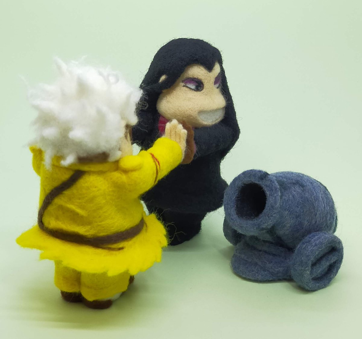 takebon11's tweet image. 羊毛パタリロ・アイキャッチ、完成しました~
40年以上前に放送していたTV版の、さらにCM前後のアイキャッチの一場面を再現。
あのアイキャッチの出囃子が聞こえてきそうです!
#羊毛フェルト
#パタリロ
#バンコラン