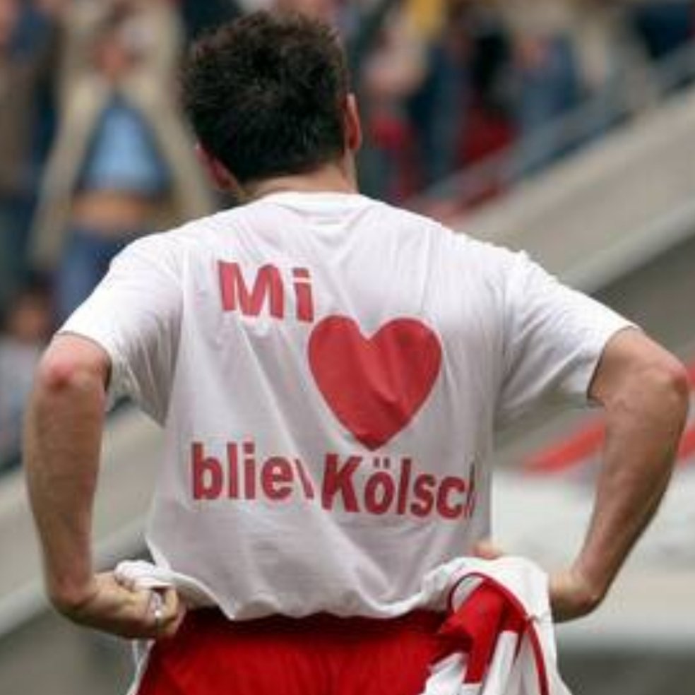 generation_dsf's tweet photo. 30. Juni – (k)ein Tag wie jeder andere. Nach rund sechs Jahren täglichem Wahnsinn lassen wir unseren Vertrag heute auslaufen und ziehen uns von den Profis zurück. Nicht jeder hat eben die Konditionen und Power eines Lukas #Podolski. https://t.co/6nSPw3J49V