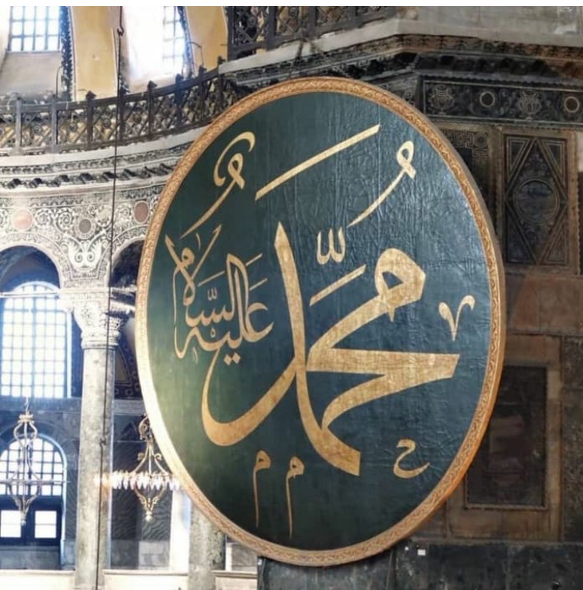 Bizler için Peygamber ölü bile kabul edilmez. Çünkü her müminde yaşamaya devam eder Resulullah. En küçük bir imaya canını verir milyonlar. O zaman susacaksınız. Ağzınızı açmayacaksınız.