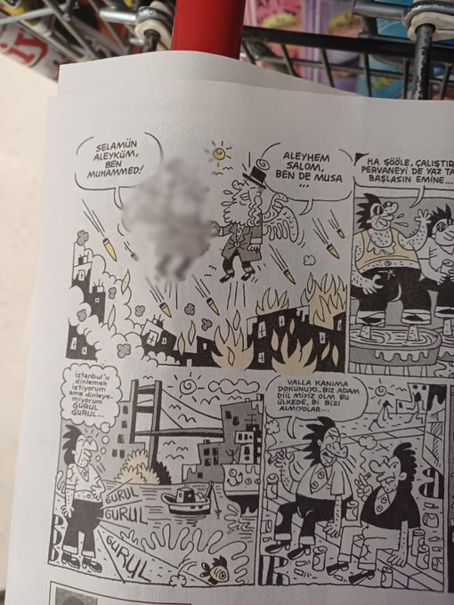 Amacınız nedir böyle bir karikatür yapmakta!
Yoksa bir yerlerden emir aldınız da, ortalığı mı karıştırmak derdiniz.
reziller!!
----

Muhammed Nebi kadar
Musa Nebi de bizim Resulümüz. 
Neden Musa Nebi içinde aynı tepki verilmiyor!

kısır bir döngü! 
#lemandergisikapatılsın