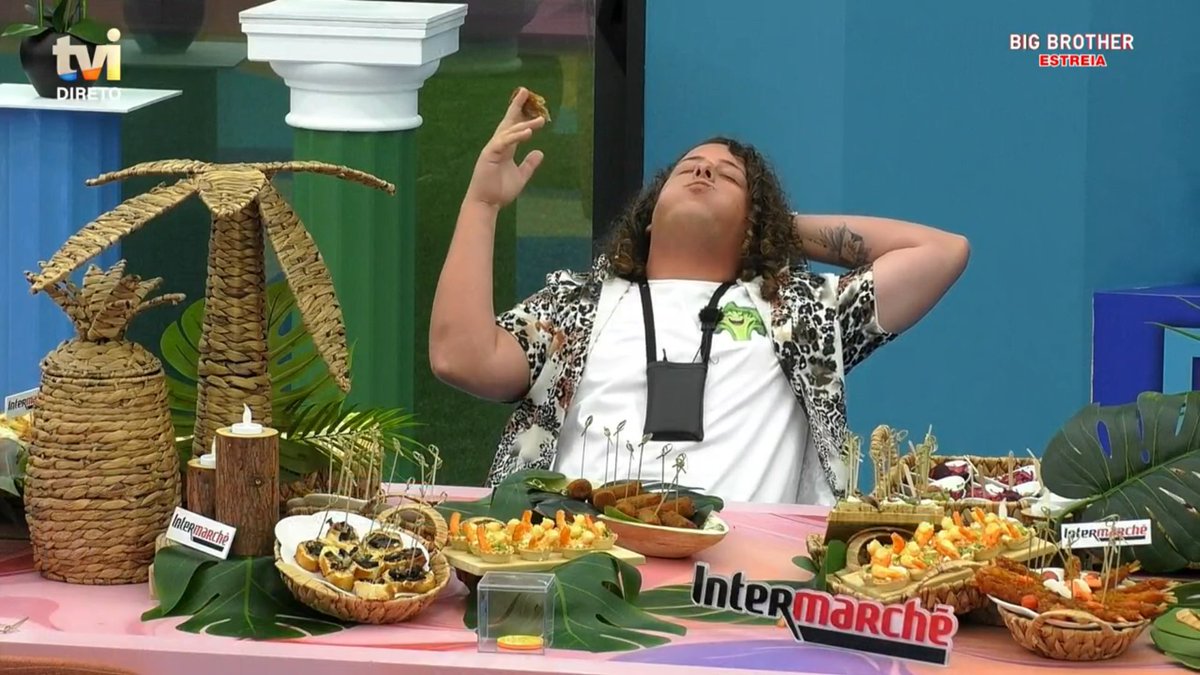InesCross94's tweet photo. "Tenho medo de ser planta"
E em 3 minutos de programa já está a fumar croquetes #bbtvi https://t.co/qvXR1rsVAF