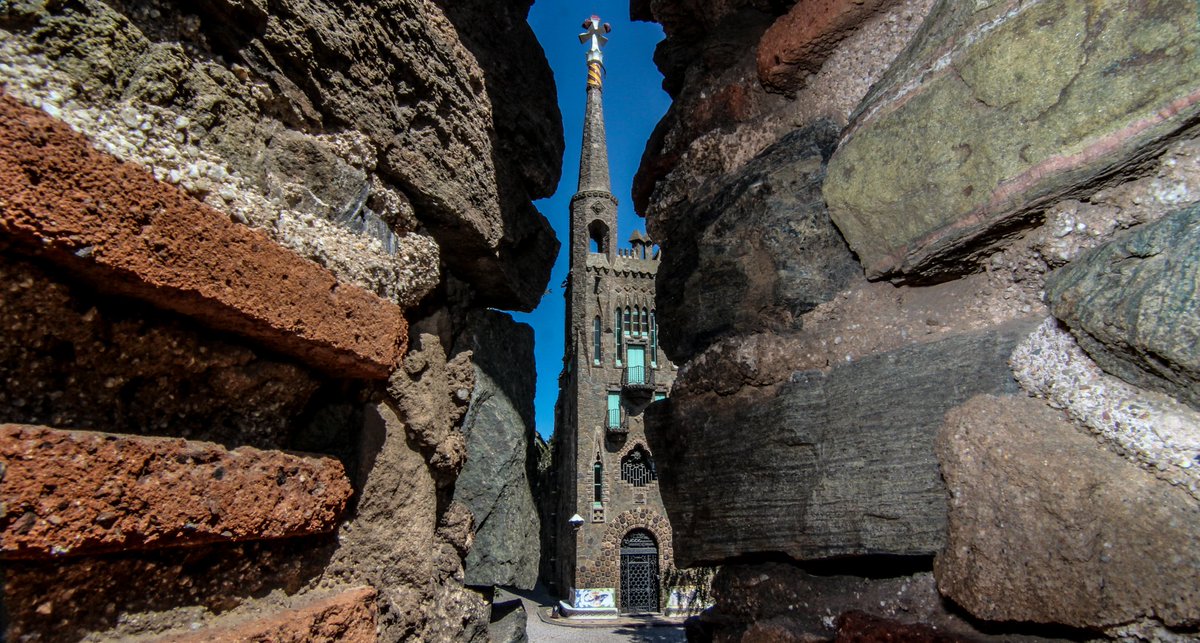 ElPatriche's tweet photo. Torre Bellesguard / Gaudi / Barcelona #gaudi #barcelona #zonaalta #catalunya @bellesguard https://t.co/oMy56If4d8