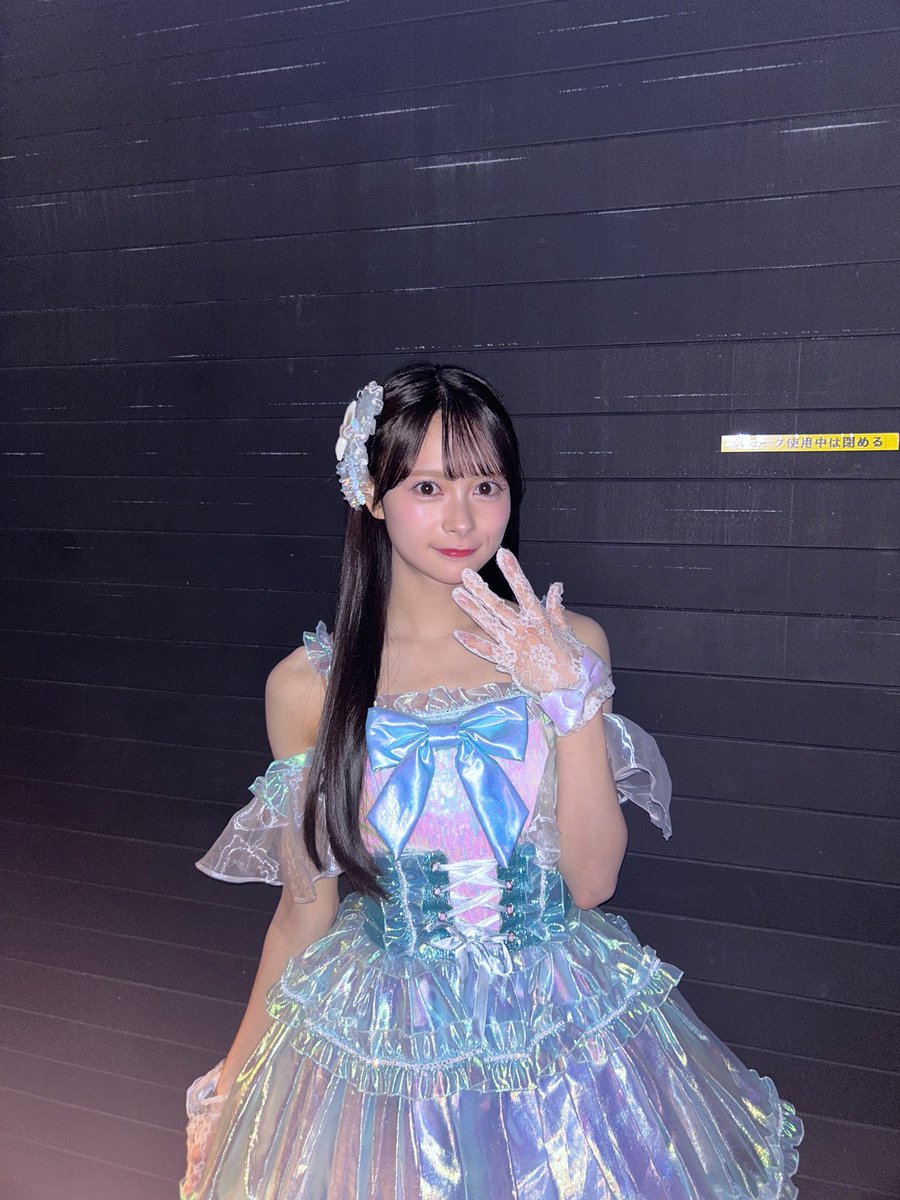 momoka_ito1206's tweet photo. 「ウィンブルドンへ連れて行って」
最後にテニスラケットでボールを打つところが一番不安でした…！ラケットむずかしい🎾 https://t.co/urapYoYorl