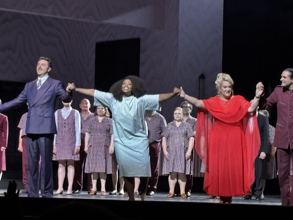 Peter Leon (@petersgleon) on Twitter photo At a challenging time for the country - and its #GNU gyrations - South Africa’s <a href="/PrettyYende/">Pretty Yende</a> dazzles in the premiere of Handel’s #Semele at the #ROH tonight. Magnificently performed and played. At a challenging time for the country - and its #GNU gyrations - South Africa’s <a href="/PrettyYende/">Pretty Yende</a> dazzles in the premiere of Handel’s #Semele at the #ROH tonight. Magnificently performed and played.