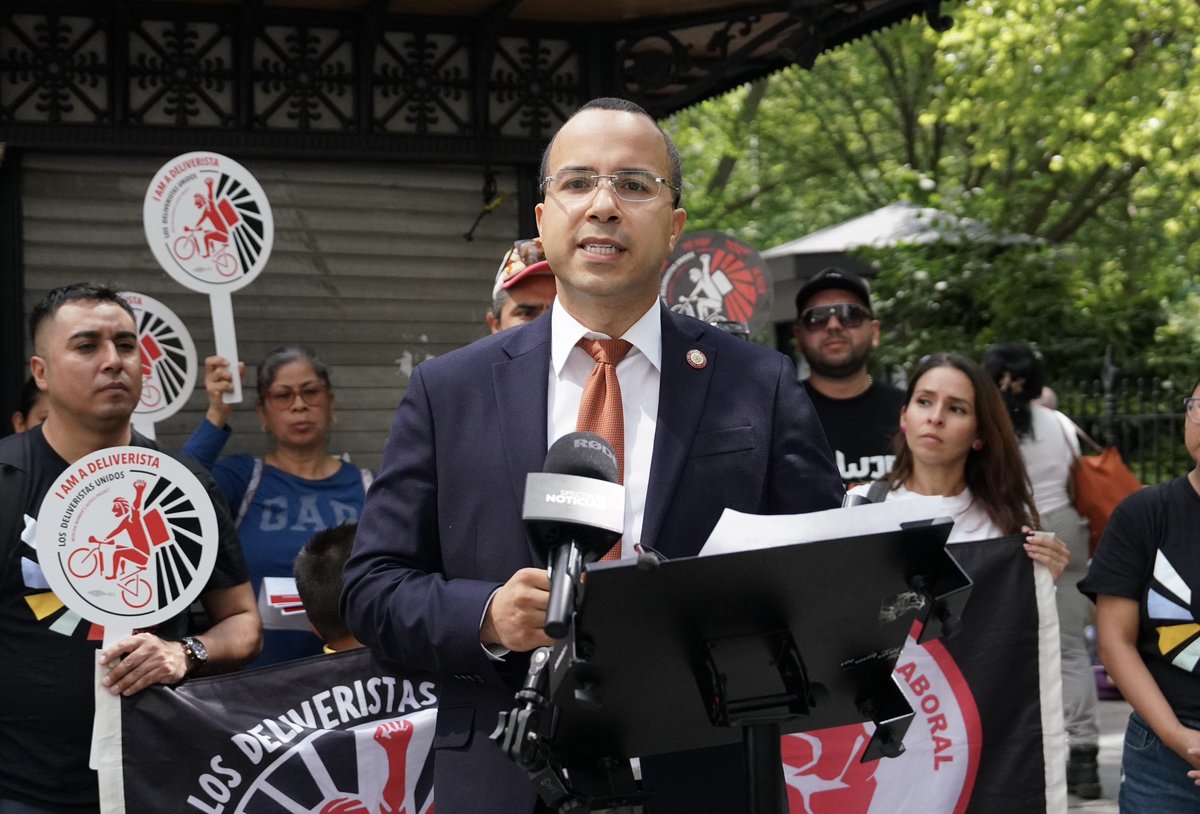 Today, we passed legislation -the first in the country- requiring that delivery apps help resolve ebike fire-safety threats, by providing a safe ebike to workers who don’t have one. Ebike fire-safety issues have escalated: 116 fires in NYC this year, due to defective ebikes. 🧵
