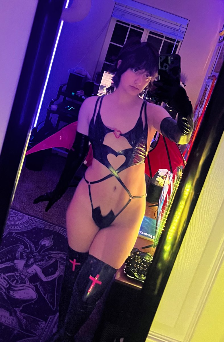 ChaseChess_'s tweet photo. Damn why my eyes so big (⚫️w⚫️) anyways TODAY MARKS THE FIRST DAY OF MY FEMBOY BURLESQUE OF!! #femboyfriday #femboy #femboynsfw #femboymodel
https://t.co/jzCUjQxt0j https://t.co/N25Z89fz9K
