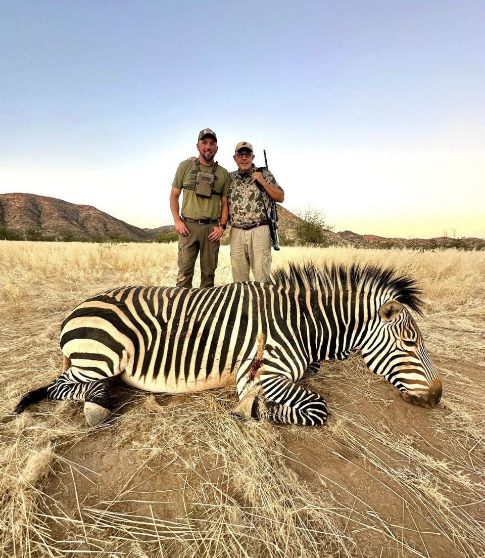 OUTDChannel's tweet photo. Congrats to Mike Sr. from @SavageOutdoors and The One who recently got it done with a big zebra stallion in the Kaokoland bush. One incredible animal and an unforgettable moment.
#FindYourAdventure #outdoors #hunting #zebra #stallion #africa #africanhunting https://t.co/fUyczi4vQQ