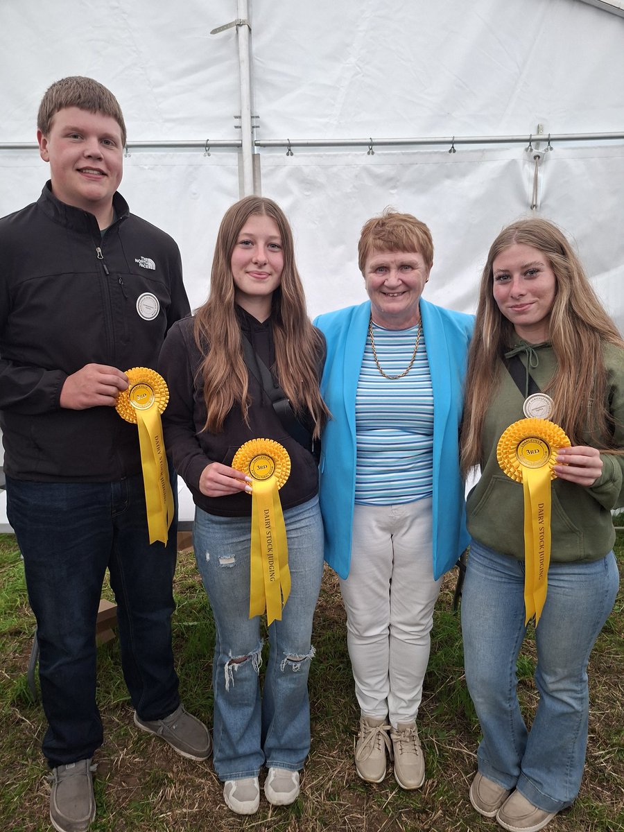 AliceDoyleIFA's tweet image. Anne O Connor and her daughter displaying embroidery crafting at Charleville show
1st, 2nd ,3rd place winners in American student stock judging competition at Charleville show