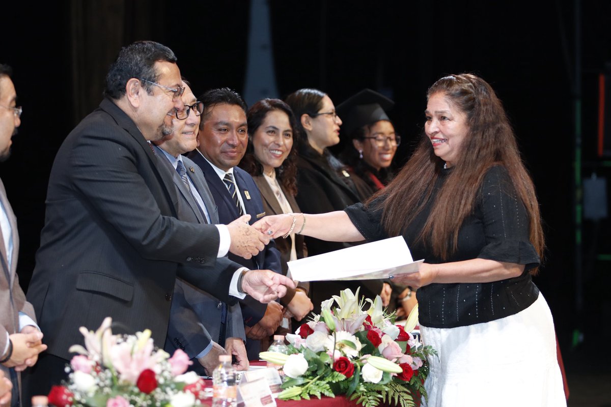 ✨El Plantel 6 Toluca del <a href="/COBAEMex/">COBAEM</a> celebró con gran orgullo la Ceremonia de Clausura de la Generación 2022–2025 donde se reconoció el compromiso y dedicación de más de 350 egresadas y egresados, quienes culminan una etapa fundamental en su formación académica. 👏🏻🎓