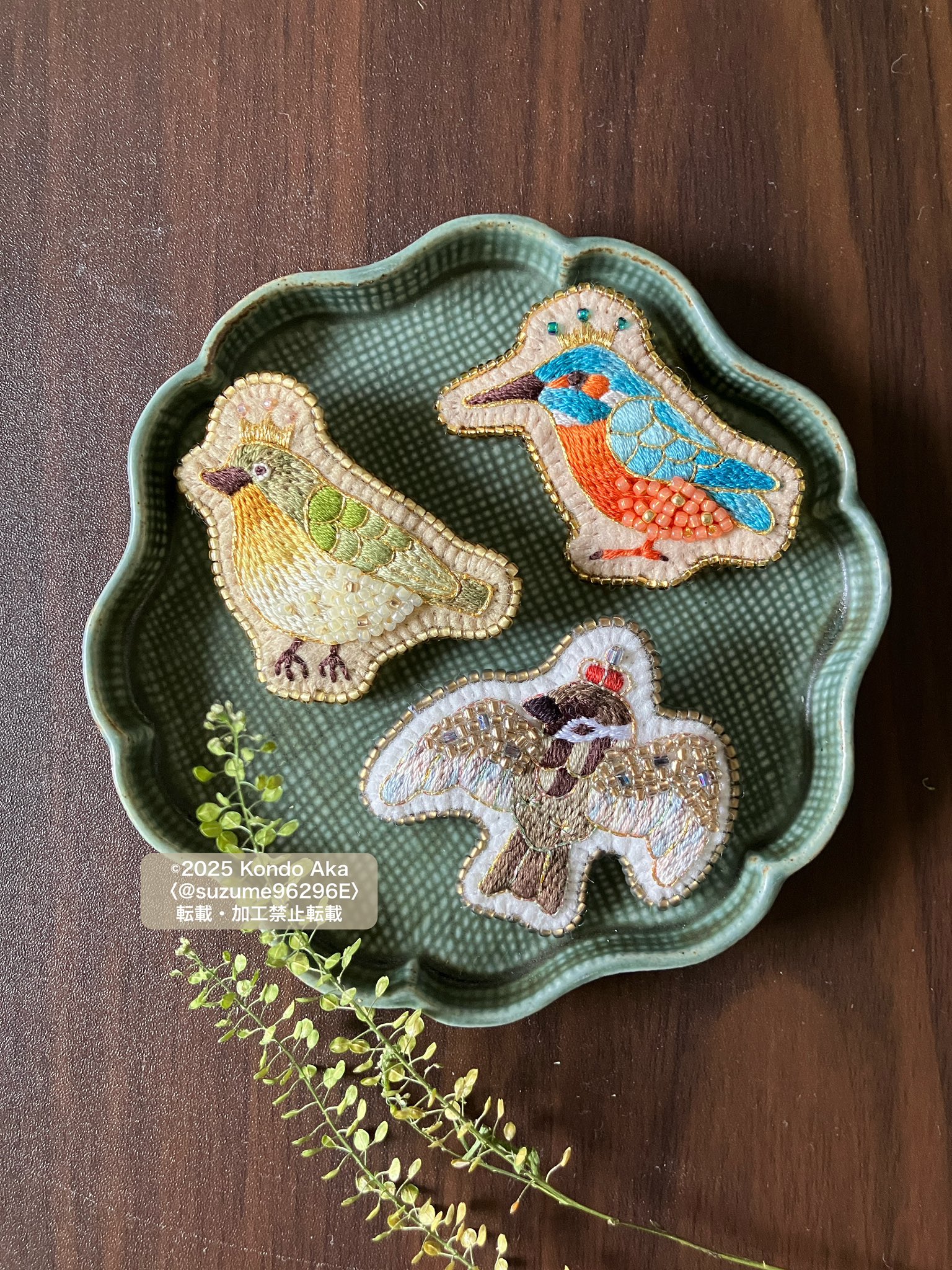 刺繍テーブルセンター創価大学本部棟落成記念 桐の箱入り