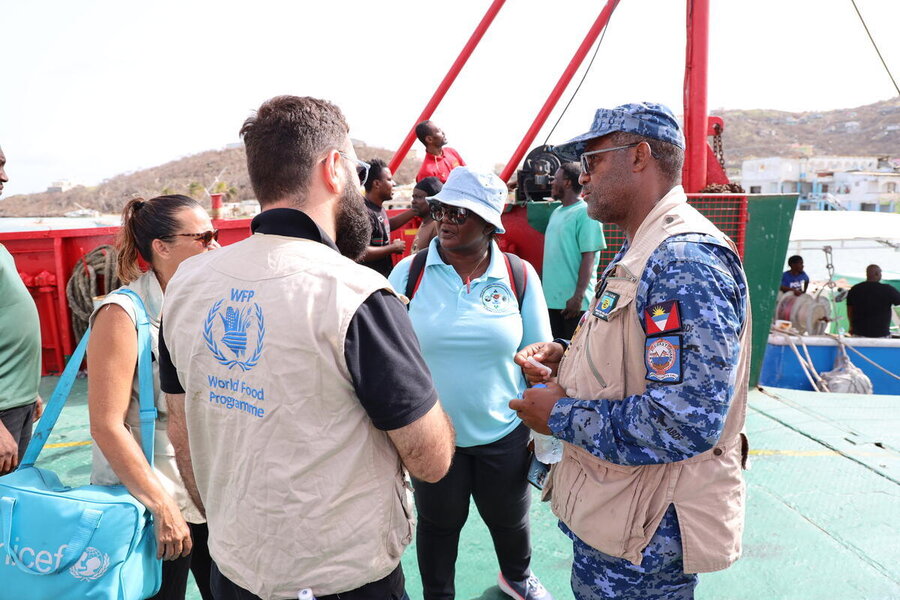 WFP_es's tweet image. Un año después del #huracanBeryl, @wfp_caribbean y @cdemacu siguen uniendo esfuerzos para apoyar a las familias más vulnerables en el Caribe. Resiliencia en acción 💪🌀

Lee la historia conmemorativa
es.wfp.org/stories/un-ano…