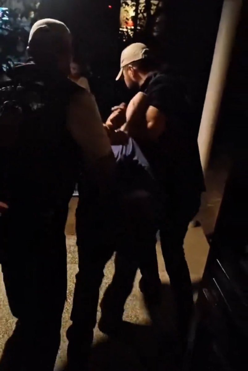 İzmit’te Atatürk büstüne saldıran ve Leman Dergisinde İnançlara saldırıp, Peygambere saygısızlık yapan.

Farkları yok! 

“Türk’üm” diyen bu ikisine de karşıdır.