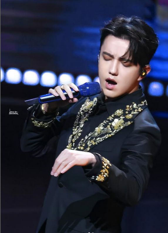 Lnda1904's tweet image. GREAT MUSIC SUCCESSOR

#Dimash's performance of  HYMNE A L’AMOUR is a classic example of a powerful, emotional rendition that takes on a completely different tone from the original

cr timeforbreakfast_dimash