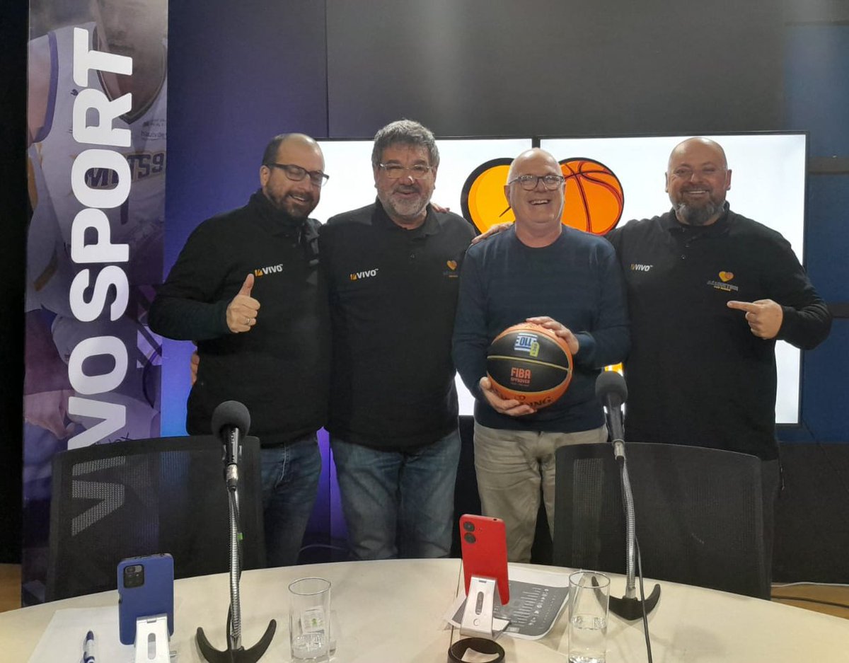 #Programa16
<a href="/BCPasion/">Básquetbol Con Pasión</a>
Tuvimos la presencia del técnico de la <a href="/fubbuy/">FUBB - Selección Uruguaya</a>
Ing. Gerardo Jauri 
que honró los estudios de <a href="/vivotv/">Vivo TV</a> con su visita .-

Conducen
<a href="/marce15675/">Marcelo López 🇺🇾</a>
<a href="/ademarperez/">Adémar Pérez Martínez</a>
Participa 
<a href="/piperun989/">Piperun989</a>