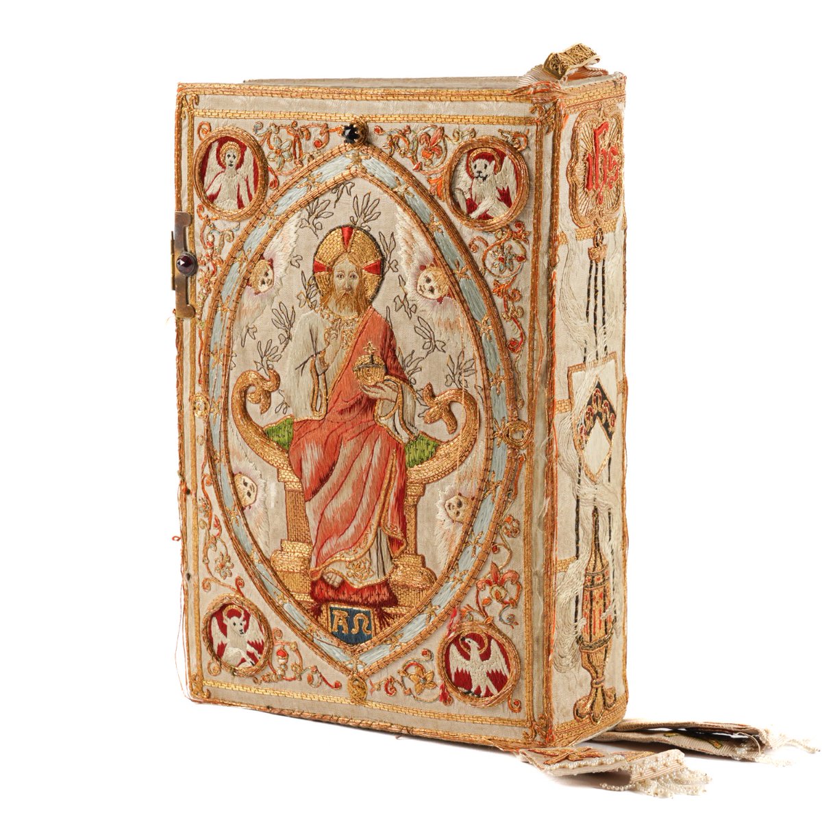 Kiefer_Wool's tweet image. 19th century book of common prayer with embroidered binding