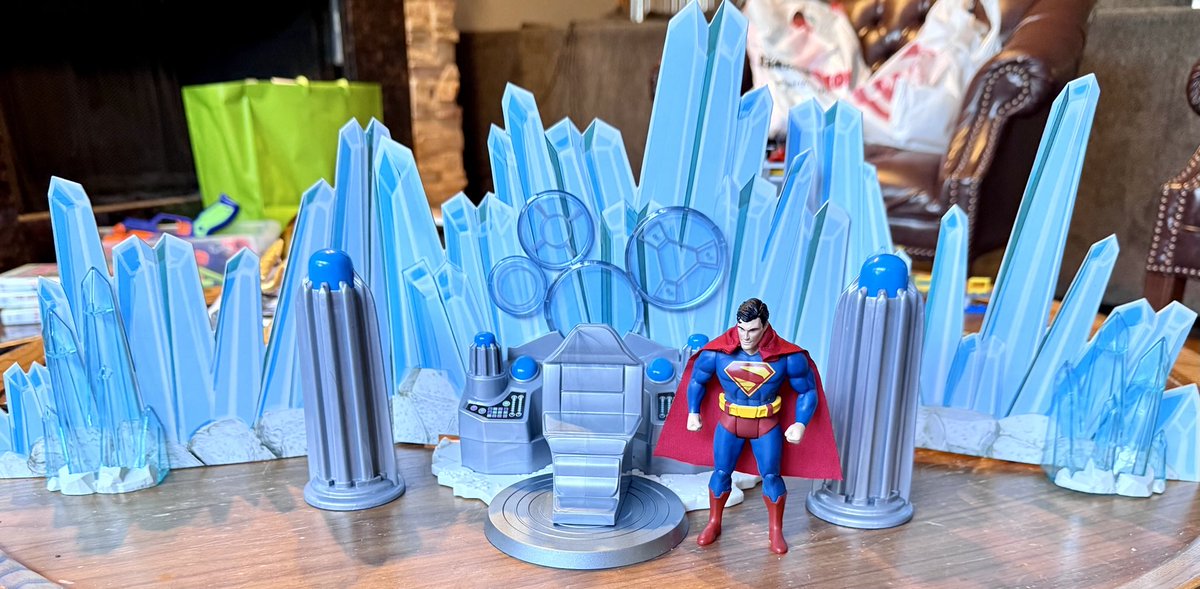 I gotta say, the throwback promotion is firing on all cylinders for the upcoming #Superman flick. Yesterday my son wisely picked out the Super Powers Supes and his Fortress by #McFarlaneToys. Looks just like something straight out of the 80s.💥