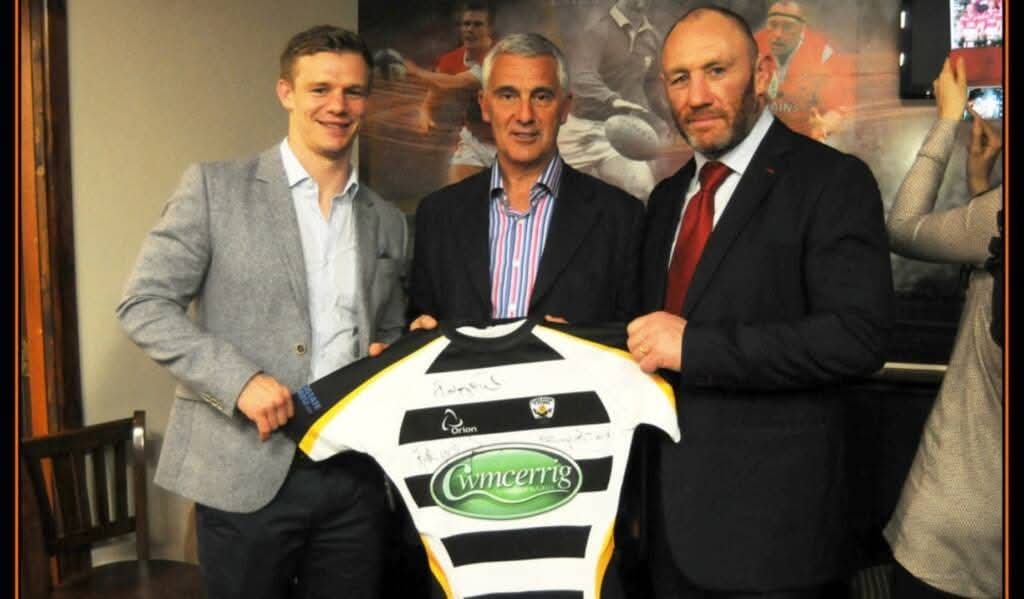Thanks to Alan Jenkins of Howden Insurance for presenting the club with its Official Lions Rugby  Origin Plaque. 

Some great players on that list, including a North Walian who was adopted by the village back in the early 1990's. 

🦁🏴󠁧󠁢󠁷󠁬󠁳󠁿🏉