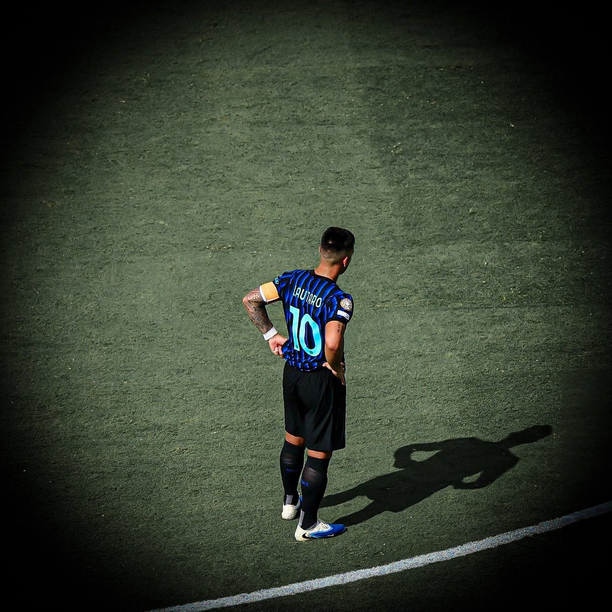 LautaroM22_'s tweet photo. Capitán de verdad. https://t.co/SGyGzHFdxw