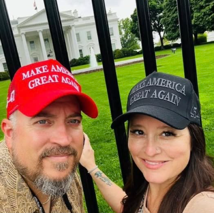 FMoniteau's tweet image. Meet the parents of the Idaho mass shooter, who lit a forest fire so he could shoot firefighters as they bravely ran into danger
The apple doesn't fall too far from the tree!
#idahofirefighters #IdahoAmbush #WessRolley #MAGA #MAGAMorons #MAGACultMorons